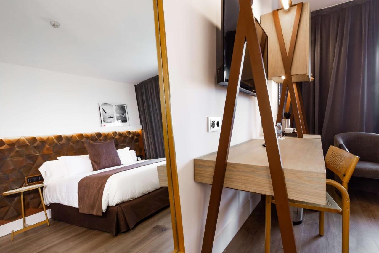 Standard Room with One King and Bunk Bed - Non-Smoking